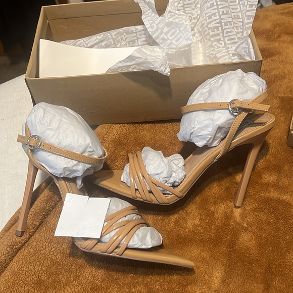 Heels - Picture 2 of 4